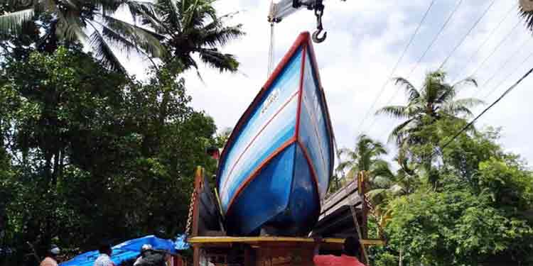 ജില്ലയില് നിന്നുള്ള അവസാന ബാച്ച് വള്ളങ്ങളും മടങ്ങി ജില്ലയില് നിന്നുള്ള അവസാന ബാച്ച് വള്ളങ്ങളും മടങ്ങി