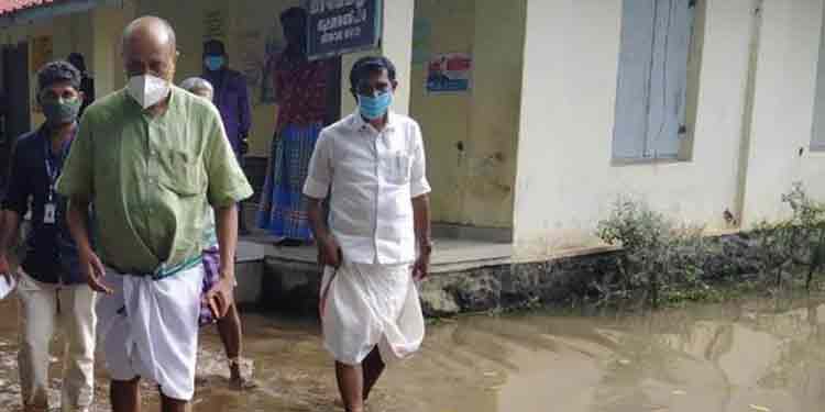 ദുരിതാശ്വാസ ക്യാമ്പുകളില് കഴിഞ്ഞവര് വീടുകളിലേക്ക് മടങ്ങി തുടങ്ങി ദുരിതാശ്വാസ ക്യാമ്പുകളില് കഴിഞ്ഞവര് വീടുകളിലേക്ക് മടങ്ങി തുടങ്ങി
