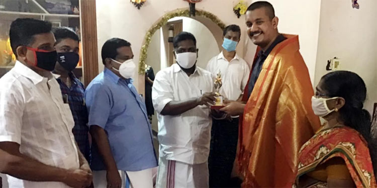 സിവില് സര്വീസ് ജേതാവ് പ്രണവിനെ അനുമോദിച്ചു സിവില് സര്വീസ് ജേതാവ് പ്രണവിനെ അനുമോദിച്ചു