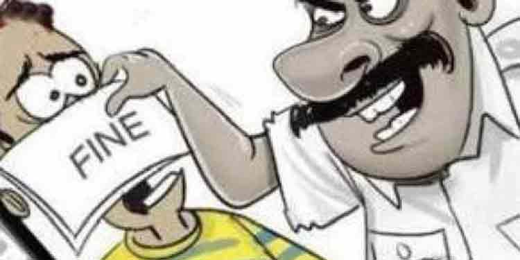 വ്യാപാരികള്ക്ക് കനത്ത പിഴയുമായി പോലീസ് ; പ്രതിഷേധവുമായി വ്യാപാരി വ്യവസായി സമിതി വ്യാപാരികള്ക്ക് കനത്ത പിഴയുമായി പോലീസ് ; പ്രതിഷേധവുമായി വ്യാപാരി വ്യവസായി സമിതി