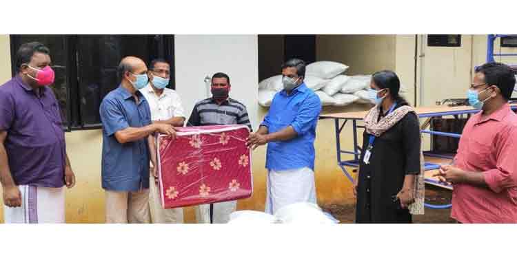 എന്.ജി.ഒ യൂണിയന് കലഞ്ഞൂര് സി.എഫ്.എല്.ടി.സി യിലേക്ക് അവശ്യസാധനങ്ങള് കൈമാറി എന്.ജി.ഒ യൂണിയന് കലഞ്ഞൂര് സി.എഫ്.എല്.ടി.സി യിലേക്ക് അവശ്യസാധനങ്ങള് കൈമാറി