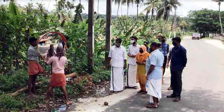 അട്ടച്ചാക്കല് വഞ്ചിപ്പടിയിലെ വളവിലെ അപകടാവസ്ഥ ഒഴിവാക്കി അട്ടച്ചാക്കല് വഞ്ചിപ്പടിയിലെ വളവിലെ അപകടാവസ്ഥ ഒഴിവാക്കി