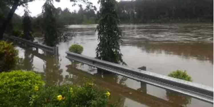 ശക്തമായ മഴയില് മീനച്ചിലാര് കരകവിഞ്ഞു : തീരത്തുള്ളവര് ജാഗ്രത പാലിക്കണം ശക്തമായ മഴയില് മീനച്ചിലാര് കരകവിഞ്ഞു : തീരത്തുള്ളവര് ജാഗ്രത പാലിക്കണം