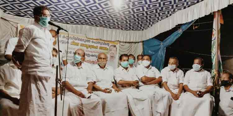 സർക്കാർ ഒപ്പമുണ്ട് – കൊലയാളികളോടൊപ്പം ; മുല്ലപ്പള്ളി രാമചന്ദ്രൻ സർക്കാർ ഒപ്പമുണ്ട് – കൊലയാളികളോടൊപ്പം ; മുല്ലപ്പള്ളി രാമചന്ദ്രൻ