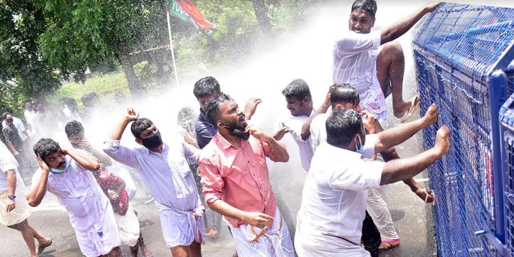 സ്വർണ്ണക്കള്ളക്കടത്തുകാരുടെ സംരക്ഷകനായി മുഖ്യമന്ത്രി മാറി : എൻ എസ് നുസൂർ സ്വർണ്ണക്കള്ളക്കടത്തുകാരുടെ സംരക്ഷകനായി മുഖ്യമന്ത്രി മാറി : എൻ എസ് നുസൂർ