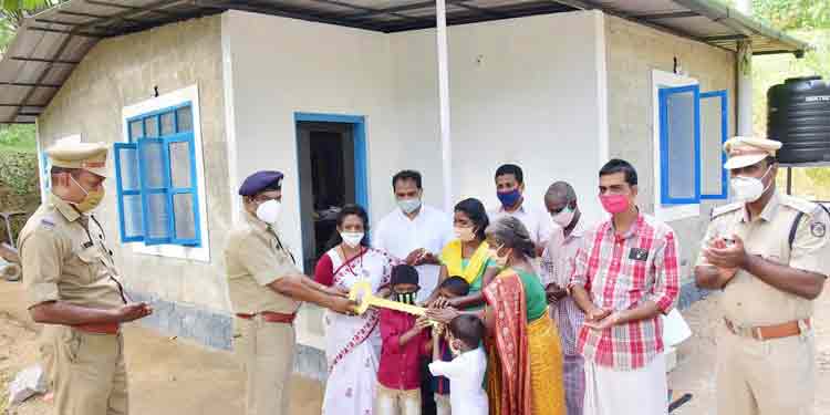 സുനില് ടീച്ചറിന്റെ 177-മത്തെ സ്നേഹ ഭവനവും കൈമാറി സുനില് ടീച്ചറിന്റെ 177-മത്തെ സ്നേഹ ഭവനവും കൈമാറി