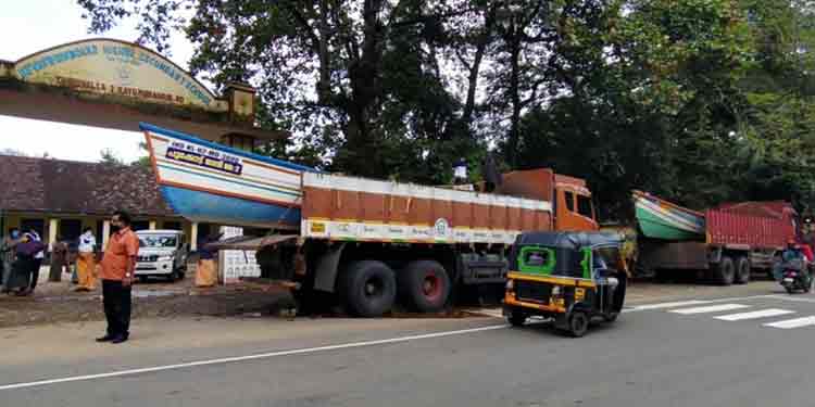 തിരുവല്ലയില് നിന്ന് ഏഴു വള്ളങ്ങളിലെ മത്സ്യത്തൊഴിലാളികള് നാട്ടിലേക്ക് മടങ്ങി തിരുവല്ലയില് നിന്ന് ഏഴു വള്ളങ്ങളിലെ മത്സ്യത്തൊഴിലാളികള് നാട്ടിലേക്ക് മടങ്ങി