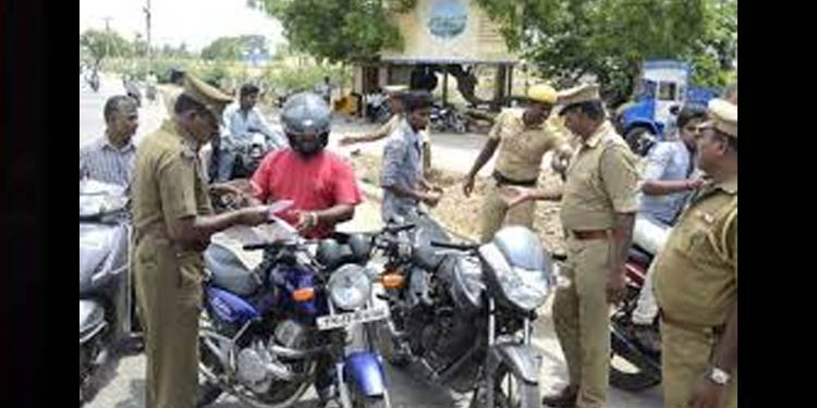 കോവിഡ് പ്രതിരോധത്തിന്റെ പേരില് പെറ്റിക്കേസ് വര്ധിപ്പിക്കാന് പോലീസിന് മേല് സമ്മര്ദമെന്ന് ആക്ഷേപം കോവിഡ് പ്രതിരോധത്തിന്റെ പേരില് പെറ്റിക്കേസ് വര്ധിപ്പിക്കാന് പോലീസിന് മേല് സമ്മര്ദമെന്ന് ആക്ഷേപം