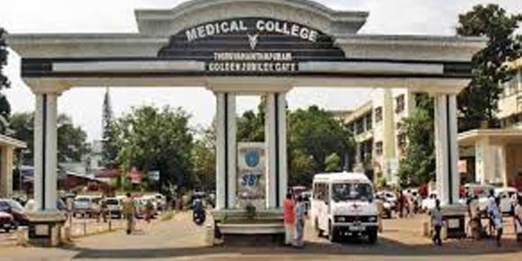 തിരുവനന്തപുരം മെഡിക്കല് കോളജില് കോവിഡ് ചികിത്സ കഴിഞ്ഞെത്തിയ 55കാരനായ രോഗി പുഴുവരിച്ച നിലയില് തിരുവനന്തപുരം മെഡിക്കല് കോളജില് കോവിഡ് ചികിത്സ കഴിഞ്ഞെത്തിയ 55കാരനായ രോഗി പുഴുവരിച്ച നിലയില്