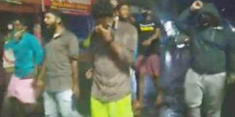 പബ്ജി നിരോധനം : പ്രതിക്ഷേധവുമായി യുവാക്കള് തെരുവിലിറങ്ങി പബ്ജി നിരോധനം : പ്രതിക്ഷേധവുമായി യുവാക്കള് തെരുവിലിറങ്ങി