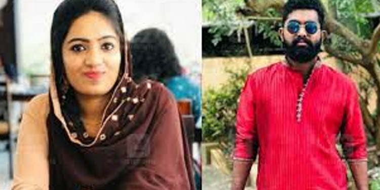 റംസി മരണം : സീരിയല് നടി ലക്ഷ്മി പ്രമോദിനെ അറസ്റ്റു ചെയ്യാന് സാധ്യത ; മൊബൈല് ഫോണ് പോലീസ് കസ്റ്റഡിയില് റംസി മരണം : സീരിയല് നടി ലക്ഷ്മി പ്രമോദിനെ അറസ്റ്റു ചെയ്യാന് സാധ്യത ; മൊബൈല് ഫോണ് പോലീസ് കസ്റ്റഡിയില്
