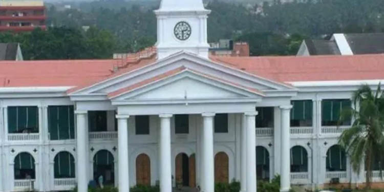 മഴവെള്ള സംഭരണി : കെട്ടിട നിര്മ്മാണച്ചട്ടത്തില് ഇളവ് വരുത്തി കേരള സര്ക്കാര് മഴവെള്ള സംഭരണി : കെട്ടിട നിര്മ്മാണച്ചട്ടത്തില് ഇളവ് വരുത്തി കേരള സര്ക്കാര്