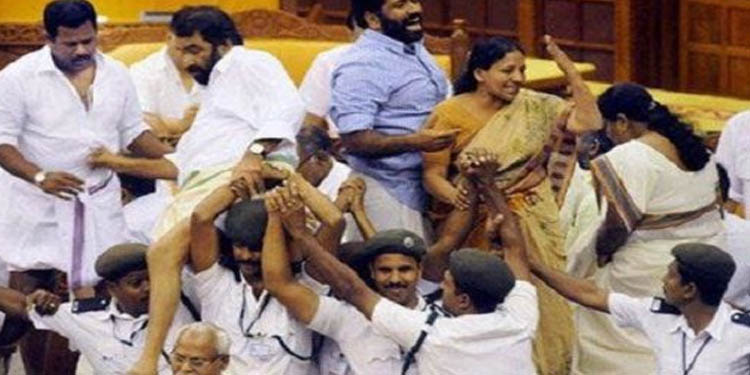 സര്ക്കാരിന് തിരിച്ചടി : നിയമസഭയിലെ കയ്യാങ്കളി ; കേസ് പിന്വലിക്കണമെന്ന സംസ്ഥാന സര്ക്കാറിന്റെ ആവശ്യം കോടതി തള്ളി സര്ക്കാരിന് തിരിച്ചടി : നിയമസഭയിലെ കയ്യാങ്കളി ; കേസ് പിന്വലിക്കണമെന്ന സംസ്ഥാന സര്ക്കാറിന്റെ ആവശ്യം കോടതി തള്ളി