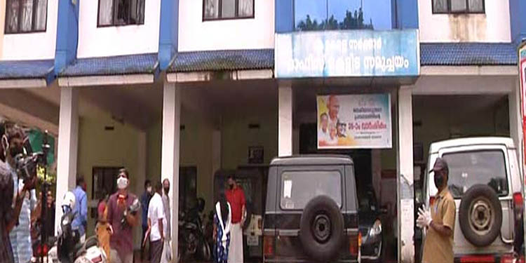 ലൈഫ് മിഷൻ : വടക്കാഞ്ചേരി നഗരസഭ ആസ്ഥാനത്ത് സി.ബി.ഐ റെയ്ഡ് : നിരവധി രേഖകള് പിടിച്ചെടുത്തു ലൈഫ് മിഷൻ : വടക്കാഞ്ചേരി നഗരസഭ ആസ്ഥാനത്ത് സി.ബി.ഐ റെയ്ഡ് : നിരവധി രേഖകള് പിടിച്ചെടുത്തു