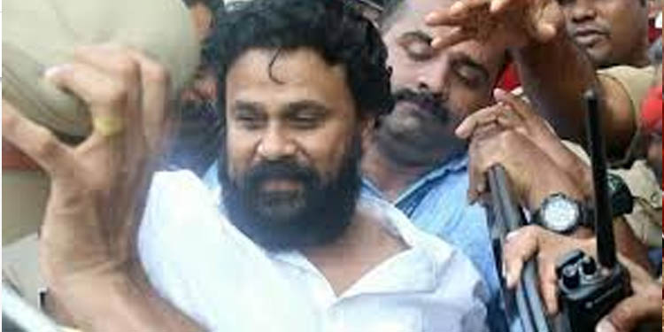 നടിയെ ആക്രമിച്ച കേസില് മൊഴി തിരുത്തണo : മുഖ്യസാക്ഷിക്ക് ഭീഷണി നടിയെ ആക്രമിച്ച കേസില് മൊഴി തിരുത്തണo : മുഖ്യസാക്ഷിക്ക് ഭീഷണി