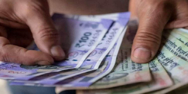 അമ്മയുടെ മരണം മറച്ചുവെച്ച് എട്ട് വര്ഷം കെ.എസ്.ഇ.ബി ജീവനക്കാരന്റെ പെന്ഷന് തട്ടിയെടുത്തു അമ്മയുടെ മരണം മറച്ചുവെച്ച് എട്ട് വര്ഷം കെ.എസ്.ഇ.ബി ജീവനക്കാരന്റെ പെന്ഷന് തട്ടിയെടുത്തു