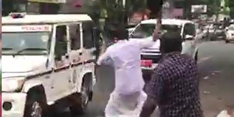 പറയാനുളളത് ഫേയ്സ്ബുക്കില് പറയും : കെ ടി ജലീല് തിരുവനന്തപുരത്തേയ്ക്കു പുറപ്പെട്ടു ; വഴിയില് പ്രതിക്ഷേധവും , കരിങ്കൊടിക്കാട്ടലും പറയാനുളളത് ഫേയ്സ്ബുക്കില് പറയും : കെ ടി ജലീല് തിരുവനന്തപുരത്തേയ്ക്കു പുറപ്പെട്ടു ; വഴിയില് പ്രതിക്ഷേധവും , കരിങ്കൊടിക്കാട്ടലും