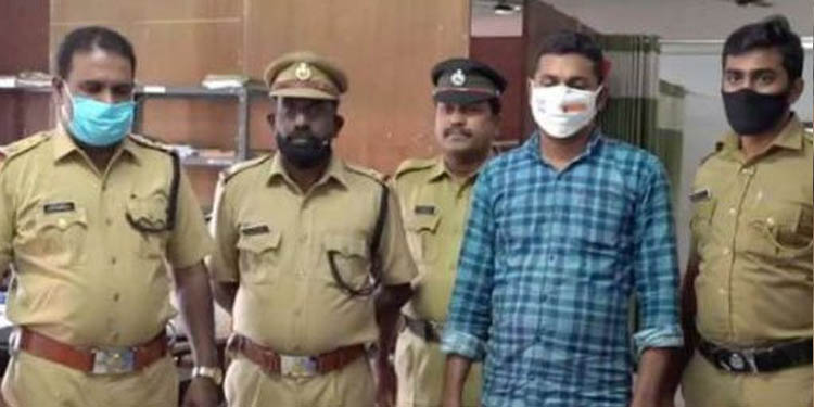 വീട്ടില് ചാരായം നിര്മ്മിച്ച് വില്പന നടത്തിയ ആളെ എക്സൈസ് പിടികൂടി വീട്ടില് ചാരായം നിര്മ്മിച്ച് വില്പന നടത്തിയ ആളെ എക്സൈസ് പിടികൂടി