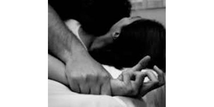 15 കാരിയെ ബലാത്സംഗം ചെയ്ത് ദൃശ്യങ്ങള് ക്യാമറയില് പകര്ത്തി ; മൂന്ന് വിദ്യാര്ത്ഥികള് അറസ്റ്റില് 15 കാരിയെ ബലാത്സംഗം ചെയ്ത് ദൃശ്യങ്ങള് ക്യാമറയില് പകര്ത്തി ; മൂന്ന് വിദ്യാര്ത്ഥികള് അറസ്റ്റില്