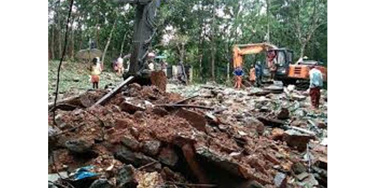 മലയാറ്റൂര് സ്ഫോടനo : ലൈസന്സില്ലാതെ പ്രവര്ത്തിക്കുന്ന അനധികൃത പാറമടകള്ക്കെതിരെ കര്ശന നടപടി മലയാറ്റൂര് സ്ഫോടനo : ലൈസന്സില്ലാതെ പ്രവര്ത്തിക്കുന്ന അനധികൃത പാറമടകള്ക്കെതിരെ കര്ശന നടപടി