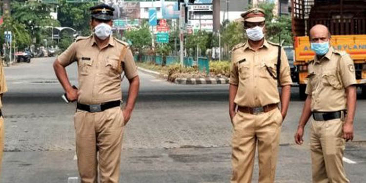 തലസ്ഥാനത്ത് കോവിഡ് ബാധിച്ച പോലീസുകാരുടെ എണ്ണം കൂടുന്നു തലസ്ഥാനത്ത് കോവിഡ് ബാധിച്ച പോലീസുകാരുടെ എണ്ണം കൂടുന്നു
