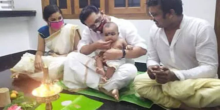 പ്രതിഷേധക്കാര്ക്ക് വയറു വേദന ; കെടി ജലീലിനു ചോറൂണും പേരിടല് തിരക്കും പ്രതിഷേധക്കാര്ക്ക് വയറു വേദന ; കെടി ജലീലിനു ചോറൂണും പേരിടല് തിരക്കും