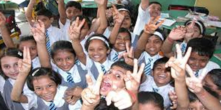 സംസ്ഥാനത്ത് സ്കൂളുകള് ഉടന് തുറക്കാന് സാധിക്കില്ലെന്ന് മുഖ്യമന്ത്രി സംസ്ഥാനത്ത് സ്കൂളുകള് ഉടന് തുറക്കാന് സാധിക്കില്ലെന്ന് മുഖ്യമന്ത്രി