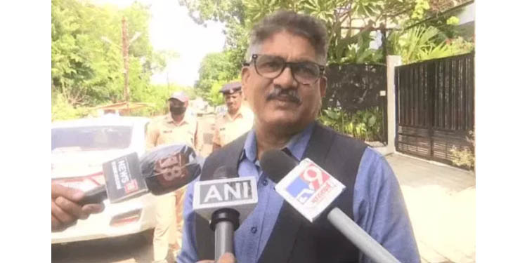 മധ്യപ്രദേശില് ഭാര്യയെ മര്ദ്ദിച്ച സംഭവത്തില് ഐ.പി.എസ് ഉദ്യോഗസ്ഥന് സസ്പെന്ഷന് മധ്യപ്രദേശില് ഭാര്യയെ മര്ദ്ദിച്ച സംഭവത്തില് ഐ.പി.എസ് ഉദ്യോഗസ്ഥന് സസ്പെന്ഷന്
