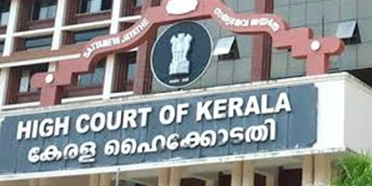 കോണ്ഗ്രസ് പ്രവര്ത്തകര്ക്കെതിരെ ലാത്തിച്ചാര്ജ് : ഹര്ജിയില് സംസ്ഥാന സര്ക്കാര്, ഡിജിപി എന്നിവരോട് വിശദമായ റിപോര്ട്ട് സമര്പ്പിക്കാന് ഹൈക്കോടതി കോണ്ഗ്രസ് പ്രവര്ത്തകര്ക്കെതിരെ ലാത്തിച്ചാര്ജ് : ഹര്ജിയില് സംസ്ഥാന സര്ക്കാര്, ഡിജിപി എന്നിവരോട് വിശദമായ റിപോര്ട്ട് സമര്പ്പിക്കാന് ഹൈക്കോടതി
