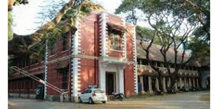 വഞ്ചിയൂര് കോടതിയിലെ കയ്യാങ്കളിയില് നാല്പ്പതോളം അഭിഭാഷകര്ക്കെതിരെ ജാമ്യമില്ലാ വകുപ്പ് പ്രകാരം കേസെടുത്തു വഞ്ചിയൂര് കോടതിയിലെ കയ്യാങ്കളിയില് നാല്പ്പതോളം അഭിഭാഷകര്ക്കെതിരെ ജാമ്യമില്ലാ വകുപ്പ് പ്രകാരം കേസെടുത്തു