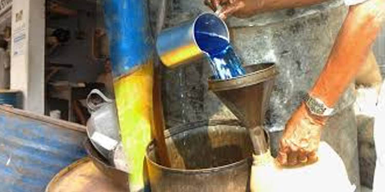 ഈ മാസം നീല, വെള്ള റേഷന് കാര്ഡുടമകള്ക്കു മണ്ണെണ്ണ ലഭിക്കില്ല ഈ മാസം നീല, വെള്ള റേഷന് കാര്ഡുടമകള്ക്കു മണ്ണെണ്ണ ലഭിക്കില്ല