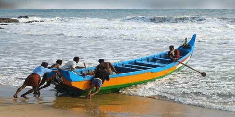 മത്സ്യബന്ധനത്തിന് പോയ മൂന്ന് ബോട്ടുകള് അപകടത്തില്പെട്ടു ; 9 പേരെ കാണാതായി മത്സ്യബന്ധനത്തിന് പോയ മൂന്ന് ബോട്ടുകള് അപകടത്തില്പെട്ടു ; 9 പേരെ കാണാതായി