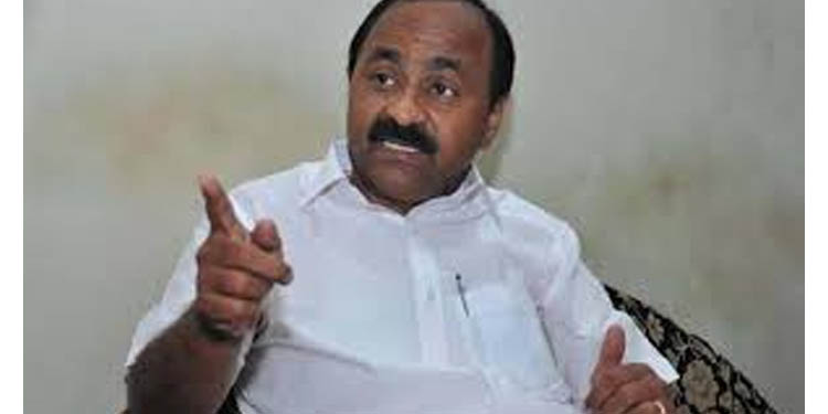 സി.പി.എമ്മുമായി ബന്ധമുള്ളവര് പുറത്തു പറയാന് കൊള്ളാത്ത കേസുകളില് അകപ്പെടുന്നത് പാര്ട്ടിയുടെ അപചയമാണ് കാണിക്കുന്നതെന്ന് വി.ഡി. സതീശന് സി.പി.എമ്മുമായി ബന്ധമുള്ളവര് പുറത്തു പറയാന് കൊള്ളാത്ത കേസുകളില് അകപ്പെടുന്നത് പാര്ട്ടിയുടെ അപചയമാണ് കാണിക്കുന്നതെന്ന് വി.ഡി. സതീശന്