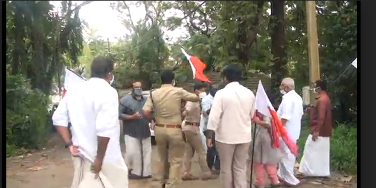 വിക്ടർ ടി തോമസിന് നേരെയുള്ള പോലീസിൻ്റെ കയ്യേറ്റത്തിനെതിരെ പ്രതിഷേധം ശക്തം വിക്ടർ ടി തോമസിന് നേരെയുള്ള പോലീസിൻ്റെ കയ്യേറ്റത്തിനെതിരെ പ്രതിഷേധം ശക്തം