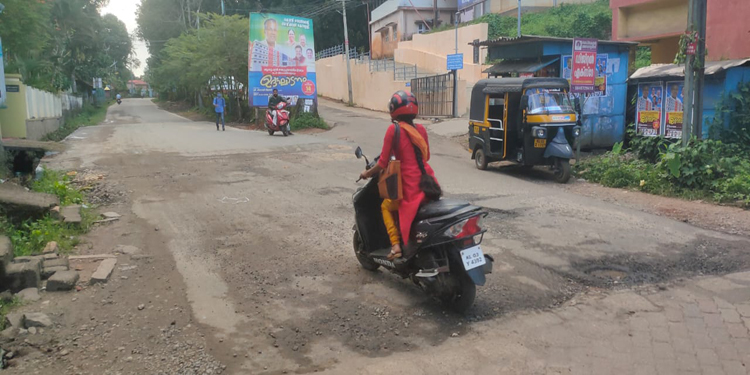 ചന്ദന പള്ളി – കോന്നി റോഡ് നവീകരണ പ്രവർത്തനങ്ങൾ ഉടൻ ചന്ദന പള്ളി – കോന്നി റോഡ് നവീകരണ പ്രവർത്തനങ്ങൾ ഉടൻ