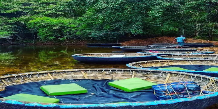 കോവിഡും കാലവര്ഷവും തിരിച്ചടിയായി ; സഞ്ചാരികളെ കാത്ത് അടവിയിലെ കുട്ടവഞ്ചികള് കോവിഡും കാലവര്ഷവും തിരിച്ചടിയായി ; സഞ്ചാരികളെ കാത്ത് അടവിയിലെ കുട്ടവഞ്ചികള്