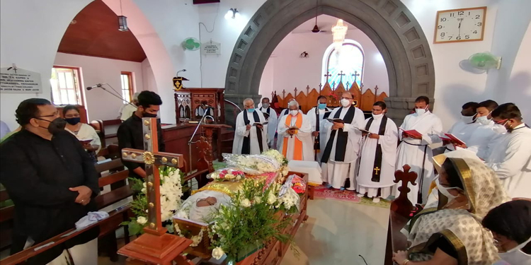 സിസ്റ്റർ വി.ടി.ഏലിക്കുട്ടിക്ക് മാതൃ ഇടവക ഇഷ്ട ഗാനം ഒരുമിച്ച് ആലപിച്ച് അന്ത്യ യാത്രഅയപ്പ് നല്കി സിസ്റ്റർ വി.ടി.ഏലിക്കുട്ടിക്ക് മാതൃ ഇടവക ഇഷ്ട ഗാനം ഒരുമിച്ച് ആലപിച്ച് അന്ത്യ യാത്രഅയപ്പ് നല്കി
