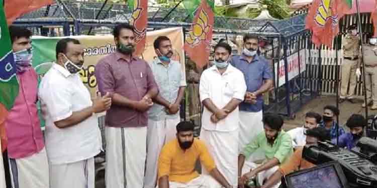 വീണാ ജോർജ് എംഎൽഎ യുടെ ഓഫീസിലേക്ക് യുവമോർച്ചയുടെ പ്രതിഷേധ മാർച്ച് വീണാ ജോർജ് എംഎൽഎ യുടെ ഓഫീസിലേക്ക് യുവമോർച്ചയുടെ പ്രതിഷേധ മാർച്ച്