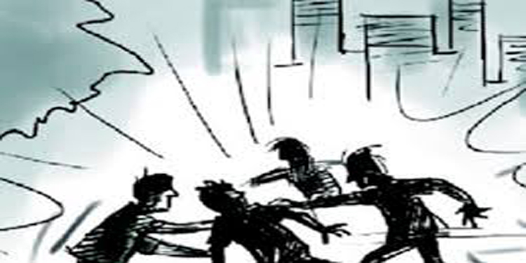 ഹൈക്കോടതി പോലീസ് സംരക്ഷണം നിർദേശിച്ചിരുന്നയാളുടെ വീടിനു നേരെ ആക്രമണം ; സംഭവത്തിനു പിന്നിൽ സിപിഎമ്മെന്ന് ആരോപണം ഹൈക്കോടതി പോലീസ് സംരക്ഷണം നിർദേശിച്ചിരുന്നയാളുടെ വീടിനു നേരെ ആക്രമണം ; സംഭവത്തിനു പിന്നിൽ സിപിഎമ്മെന്ന് ആരോപണം 