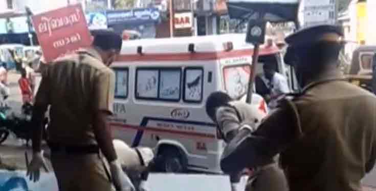 അടിമാലിയിലെ വ്യാപാരസ്ഥാപനത്തിന് മുന്നില് 53-കാരന് മരിച്ചനിലയില് ; കൊലപാതകമെന്ന് സംശയം അടിമാലിയിലെ വ്യാപാരസ്ഥാപനത്തിന് മുന്നില് 53-കാരന് മരിച്ചനിലയില് ; കൊലപാതകമെന്ന് സംശയം