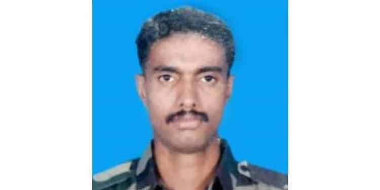 രജൗരി മേഖലയില് പാക് പ്രകോപനം : ഷെല്ലാക്രമണത്തില് മലയാളി ജവാന് വീരമൃത്യു രജൗരി മേഖലയില് പാക് പ്രകോപനം : ഷെല്ലാക്രമണത്തില് മലയാളി ജവാന് വീരമൃത്യു