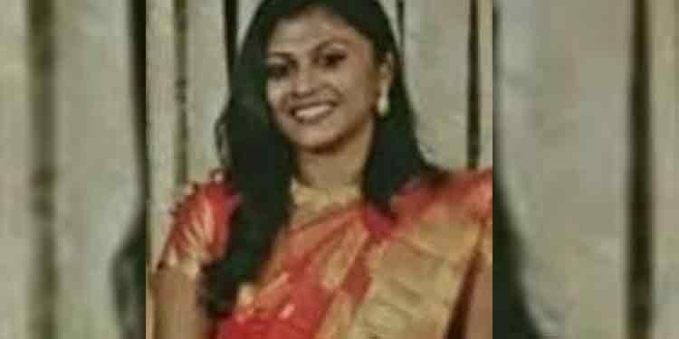 പോപ്പുലർ ഫിനാൻസ് നിക്ഷേപ തട്ടിപ്പ് : മുഖ്യപ്രതി റിയ പോലീസ് കസ്റ്റഡിയിൽ ; ചോദ്യം ചെയ്യൽ പുരോഗമിക്കുന്നു പോപ്പുലർ ഫിനാൻസ് നിക്ഷേപ തട്ടിപ്പ് : മുഖ്യപ്രതി റിയ പോലീസ് കസ്റ്റഡിയിൽ ; ചോദ്യം ചെയ്യൽ പുരോഗമിക്കുന്നു