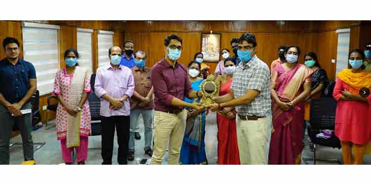 മുന് തിരുവല്ല സബ് കളക്ടര് ഡോ.വിനയ് ഗോയലിന് ജില്ലാ ഭരണകൂടം യാത്രയയപ്പ് നല്കി മുന് തിരുവല്ല സബ് കളക്ടര് ഡോ.വിനയ് ഗോയലിന് ജില്ലാ ഭരണകൂടം യാത്രയയപ്പ് നല്കി