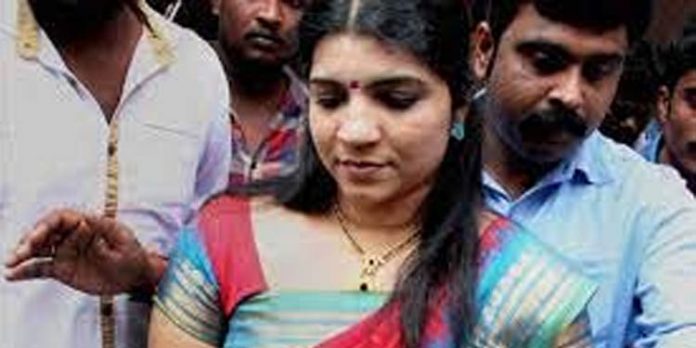 സോളാര് കേസില് തന്നെ രാഷ്ട്രീയ ആയുധമാക്കി : സരിത സോളാര് കേസില് തന്നെ രാഷ്ട്രീയ ആയുധമാക്കി : സരിത