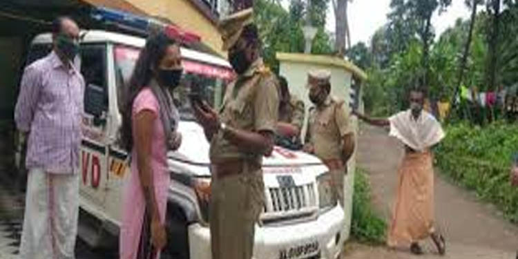 അതീവ സുരക്ഷ ; നമ്പര്പ്ലേറ്റ് മാറ്റിവെച്ച് വാഹനം ഉപയോഗിച്ചതിന് ഉടമക്കെതിരെ കേസെടുത്തു അതീവ സുരക്ഷ ; നമ്പര്പ്ലേറ്റ് മാറ്റിവെച്ച് വാഹനം ഉപയോഗിച്ചതിന് ഉടമക്കെതിരെ കേസെടുത്തു