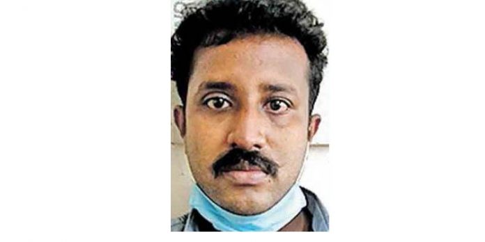 ‘കാഷ് ഓണ് ഡെലിവറി’യായി 6 ലക്ഷം രൂപയുടെ സ്വര്ണം വരുത്തി കവര്ച്ച ; കൊറിയര് കമ്പനി ജീവനക്കാരന് പോലീസ് പിടിയില് ‘കാഷ് ഓണ് ഡെലിവറി’യായി 6 ലക്ഷം രൂപയുടെ സ്വര്ണം വരുത്തി കവര്ച്ച ; കൊറിയര് കമ്പനി ജീവനക്കാരന് പോലീസ് പിടിയില്