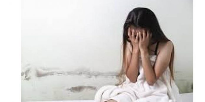 പ്രായപൂര്ത്തിയാകാത്ത പെണ്കുട്ടിയെ പീഡിപ്പിച്ച കേസില് അമ്മയും കാമുകനും അറസ്റ്റില് പ്രായപൂര്ത്തിയാകാത്ത പെണ്കുട്ടിയെ പീഡിപ്പിച്ച കേസില് അമ്മയും കാമുകനും അറസ്റ്റില്