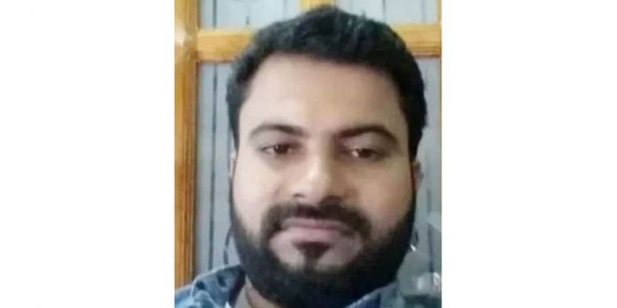 മോട്ടോര് വാഹന വകുപ്പിന്റെ പരിശോധനയ്ക്കിടെ ഓടി രക്ഷപ്പെട്ട ലോറി ഡ്രൈവറെ മരിച്ച നിലയില് കണ്ടെത്തി മോട്ടോര് വാഹന വകുപ്പിന്റെ പരിശോധനയ്ക്കിടെ ഓടി രക്ഷപ്പെട്ട ലോറി ഡ്രൈവറെ മരിച്ച നിലയില് കണ്ടെത്തി
