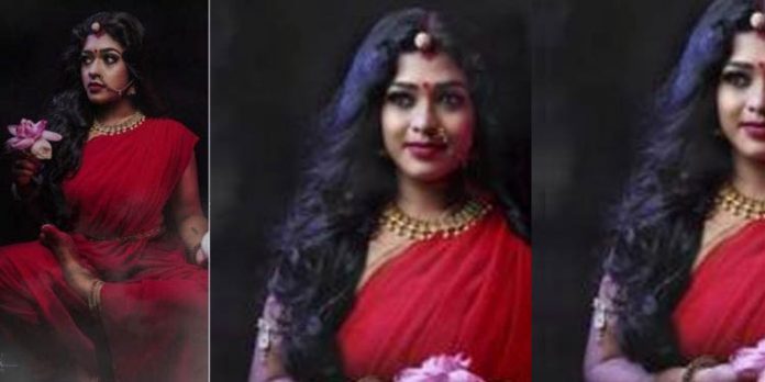 ഹിന്ദു ദേവത മദ്യപിക്കുന്നതായും കഞ്ചാവ് ഉപയോഗിക്കുന്നതായും ചിത്രീകരിക്കുന്ന ഫോട്ടോ ഷൂട്ടിനെതിരെ പരാതി ഹിന്ദു ദേവത മദ്യപിക്കുന്നതായും കഞ്ചാവ് ഉപയോഗിക്കുന്നതായും ചിത്രീകരിക്കുന്ന ഫോട്ടോ ഷൂട്ടിനെതിരെ പരാതി