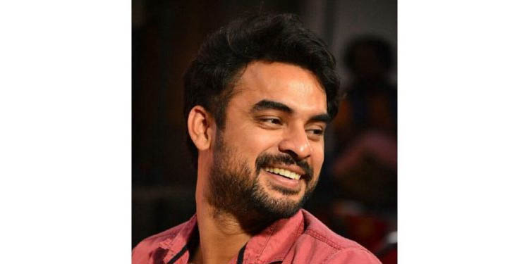 സിനിമാ ചിത്രീകരണത്തിനിടെ നടന് ടൊവിനോ തോമസിന് പരിക്കേറ്റു സിനിമാ ചിത്രീകരണത്തിനിടെ നടന് ടൊവിനോ തോമസിന് പരിക്കേറ്റു